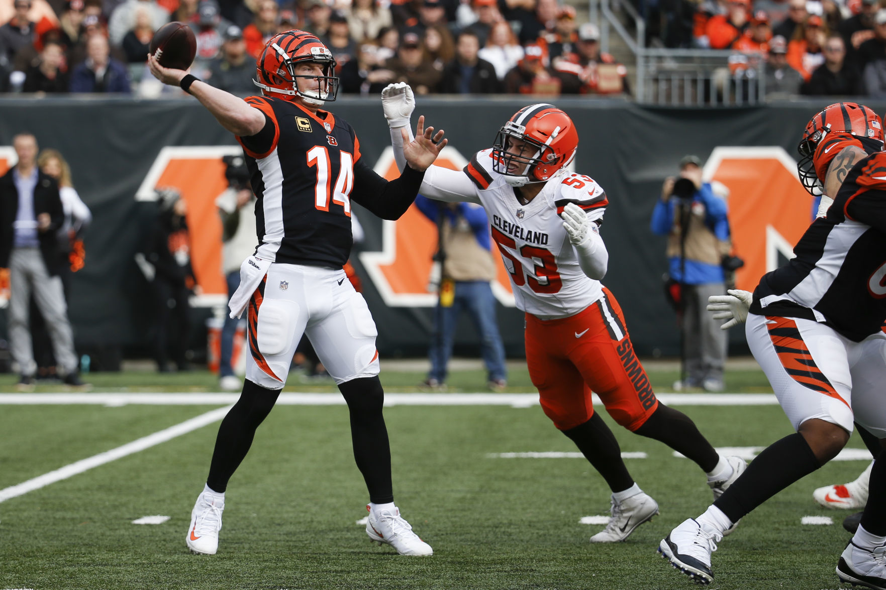 OLB: Joe Schobert